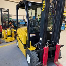 Stapler-Occasion: Yale Frontstapler ERP25VL gebraucht Yale ERP25VL °°° 4-Rad Elektrostapler