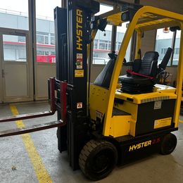 Stapler-Occasion: Hyster Frontstapler E2.5XN MWB gebraucht Hyster E2.5XN MWB °°° 4-Rad Elektrostapler
