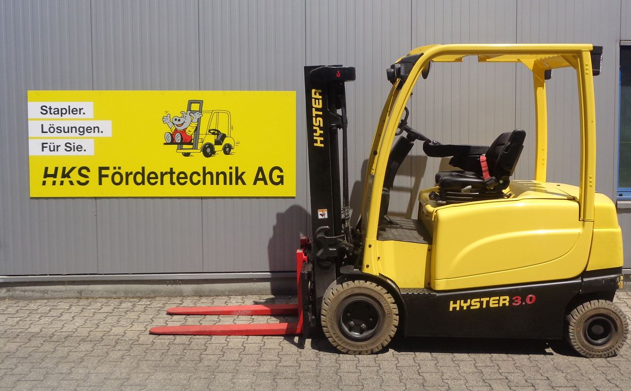 Stapler-Occasion: Hyster Frontstapler J3.0XN gebraucht Hyster J3.0XN °°° 4-Rad Elektrostapler