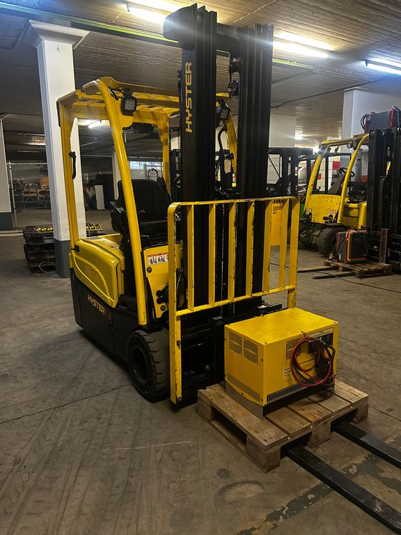 Stapler-Occasion: Hyster Frontstapler J1.6XNT gebraucht Hyster J1.6XNT °°° 3-Rad Elektrostapler