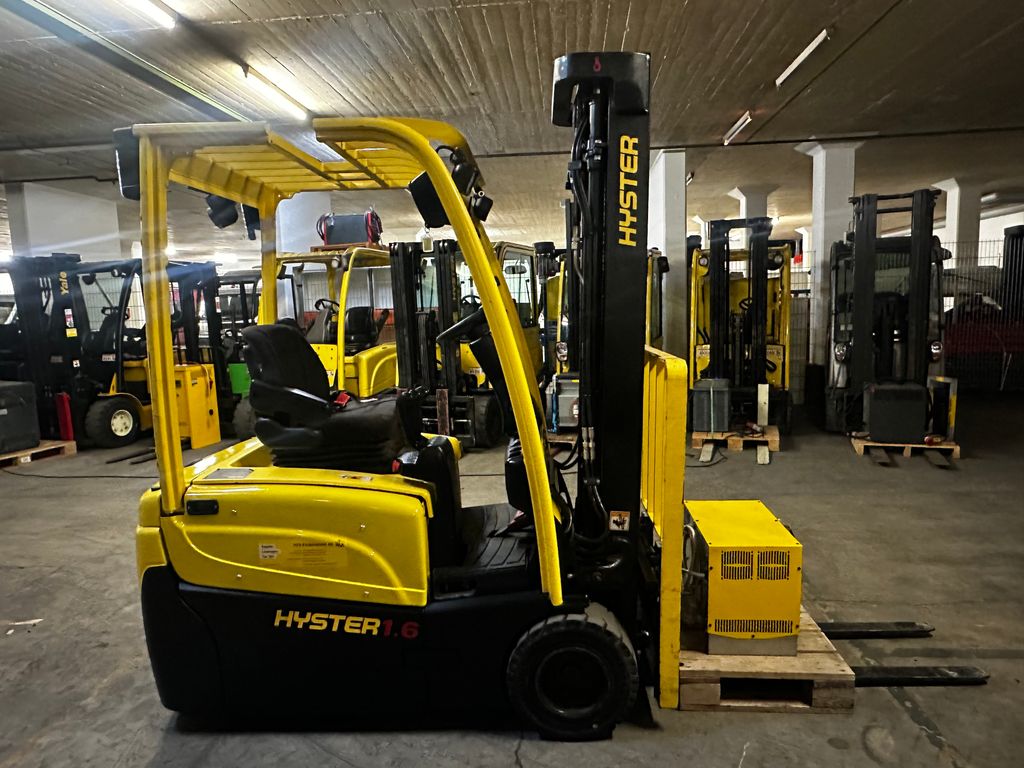 Stapler-Occasion: Hyster Frontstapler J1.6XNT gebraucht Hyster J1.6XNT °°° 3-Rad Elektrostapler