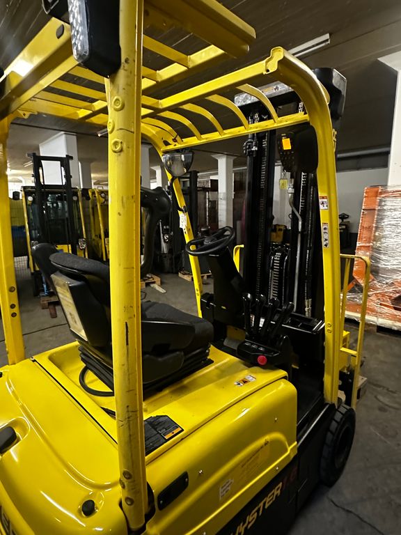 Stapler-Occasion: Hyster Frontstapler J1.6XNT gebraucht Hyster J1.6XNT °°° 3-Rad Elektrostapler