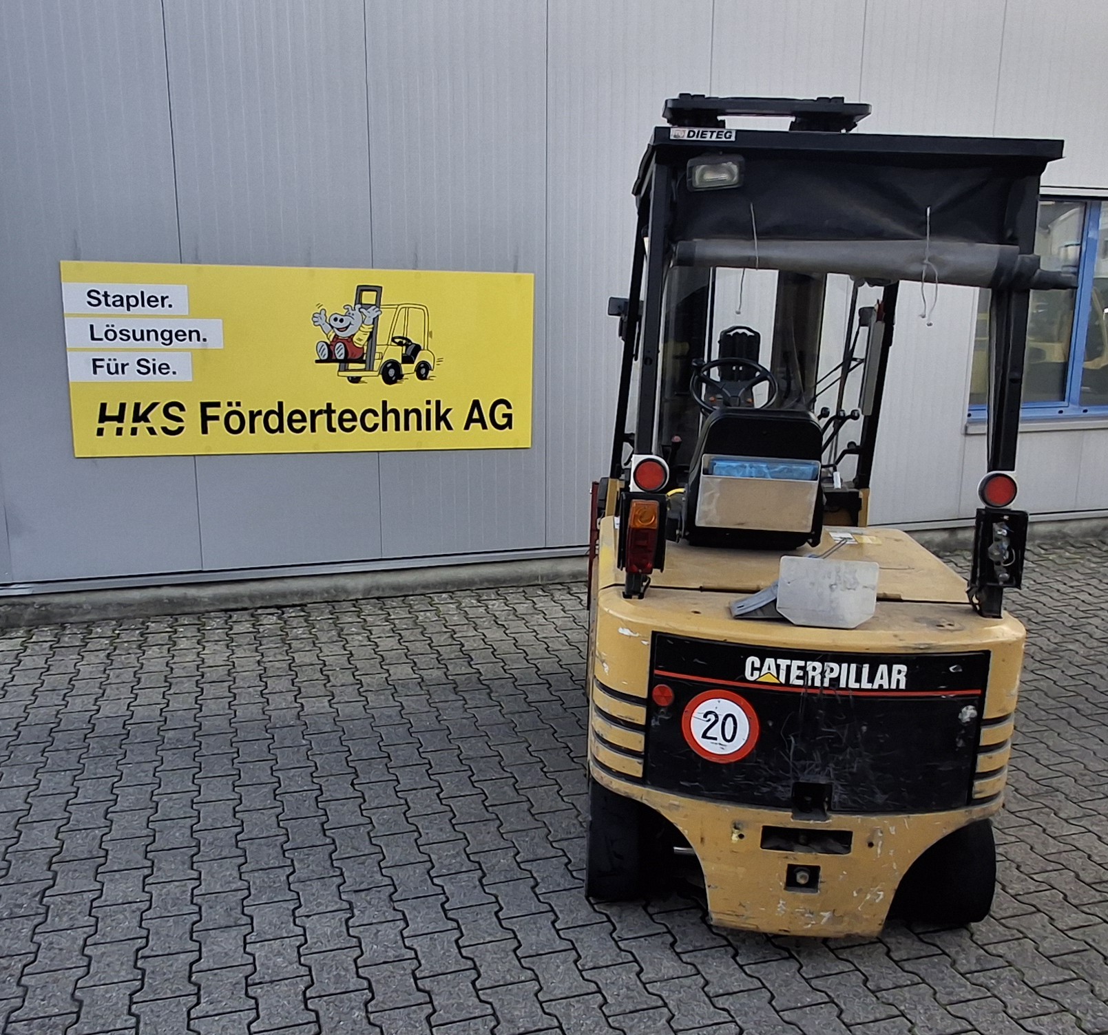 Stapler-Occasion: CAT Lift Trucks Frontstapler EP25 gebraucht CAT Lift Trucks EP25 °°° 4-Rad Elektrostapler