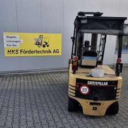 Stapler-Occasion: CAT Lift Trucks Frontstapler EP25 gebraucht CAT Lift Trucks EP25 °°° 4-Rad Elektrostapler