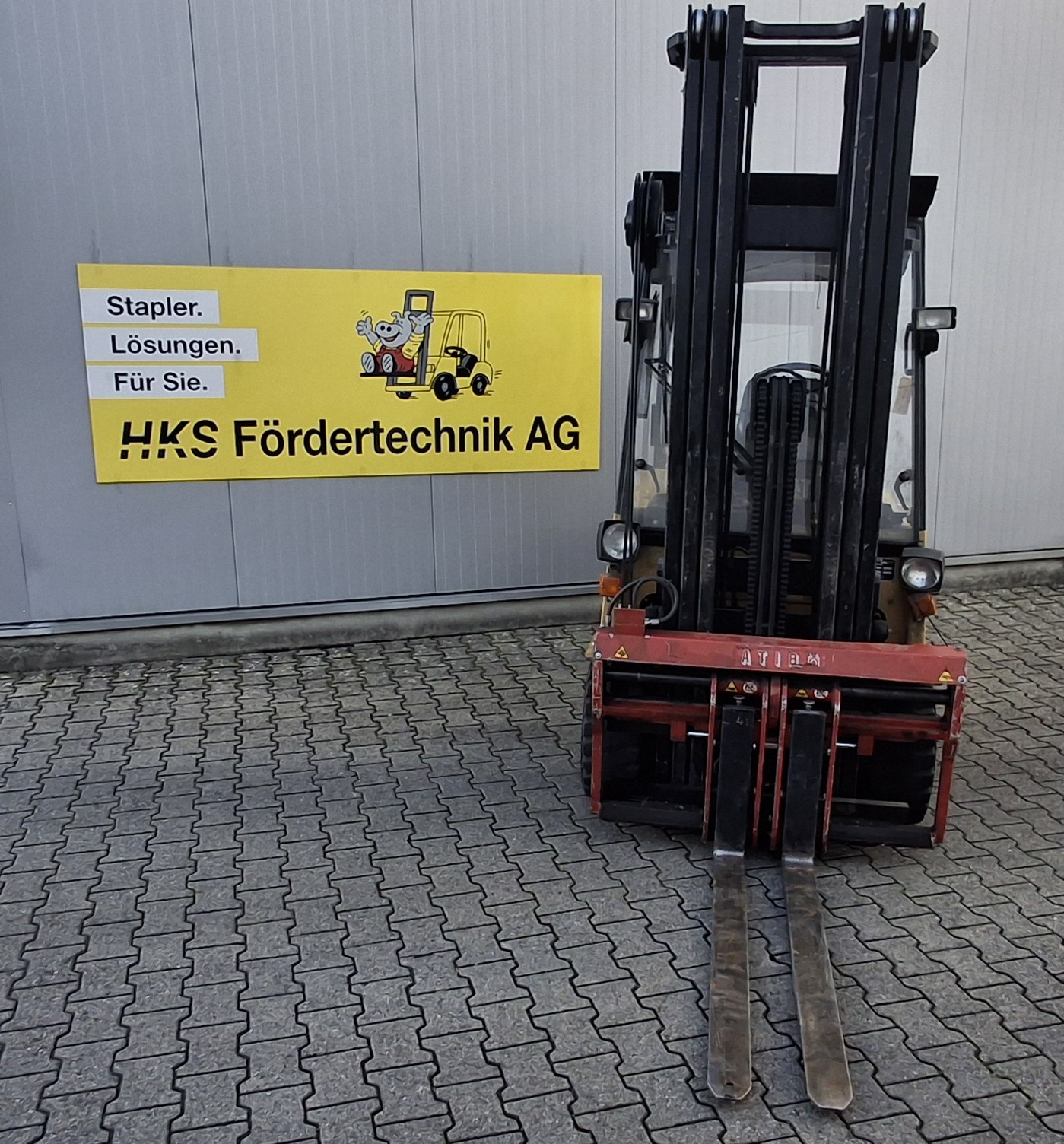 Stapler-Occasion: CAT Lift Trucks Frontstapler EP25 gebraucht CAT Lift Trucks EP25 °°° 4-Rad Elektrostapler