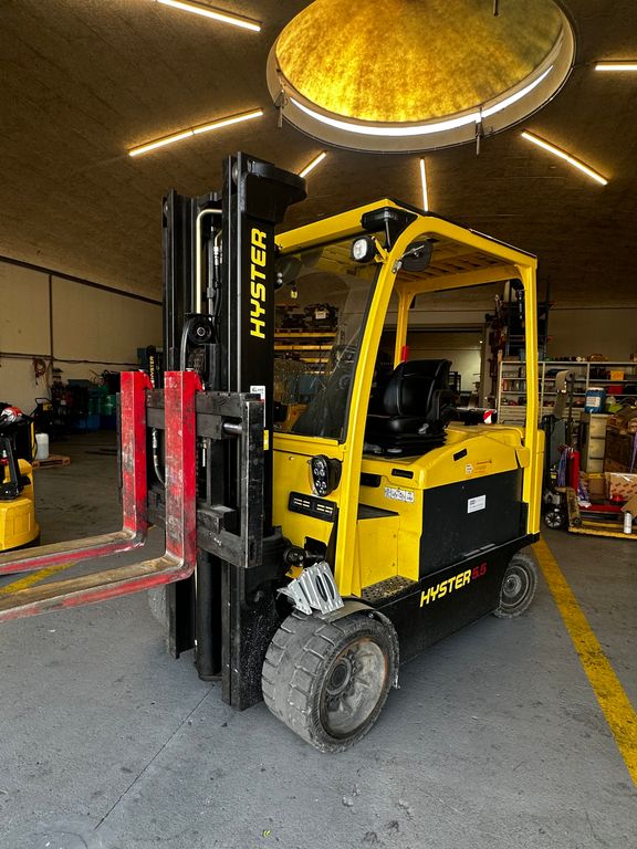 Stapler-Occasion: Hyster Frontstapler E5.5XN gebraucht Hyster E5.5XN °°° 4-Rad Elektrostapler