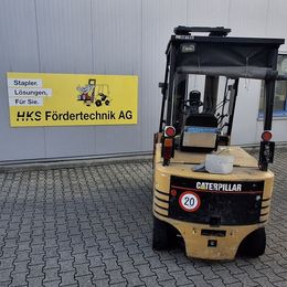 Stapler-Occasion: CAT Lift Trucks Frontstapler EP25 gebraucht CAT Lift Trucks EP25 °°° 4-Rad Elektrostapler